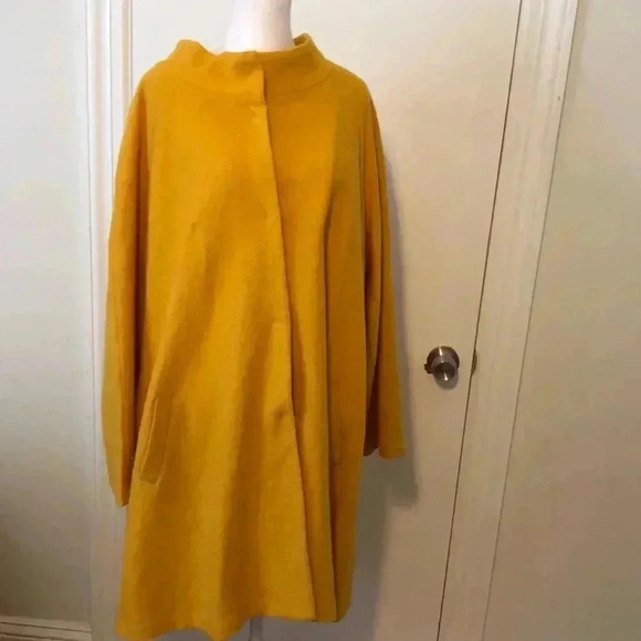 Cynthia Rowley gold coat with snap closure and side pockets. Size 3X - Picture 1 of 10